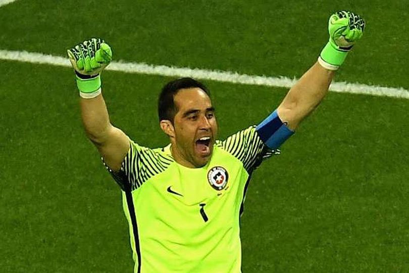 Barcelona Krisis Kiper, Claudio Bravo Siap Turun Gunung